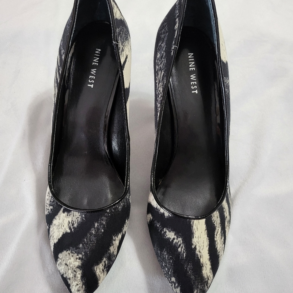 Nine West woman's size 11 zebra print heel